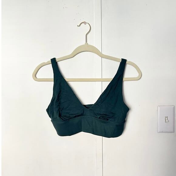 V-neck Sleeveless Crop Top - Picture 2 of 3